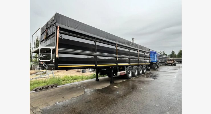 Бортовой полуприцеп-зерновоз ИнтерПрицеп 853371 — боковой вид с передней частью кузова и опорами